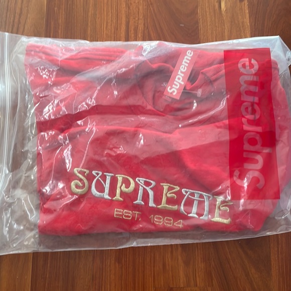 Supreme Nouveau Logo T Shirt - Picture 1 of 3